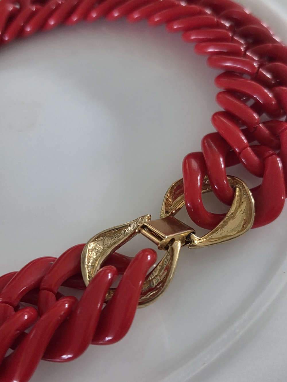 Vintage Bold Red Link Necklace with Gold-Tone Clasp - Picture 6 of 9